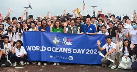 (center, from left) SM by the BAY assistant mall manager Faye Preolco; SM Supermalls senior sustainability manager Belinda Bartolome-Gonzales; DENR Undersecretary for Strategic Communications Malu Erni; and SM Supermalls senior assistant vice president for Mall Operations, Perkin Bentley So, together with the students and faculty of NU-Nazareth.