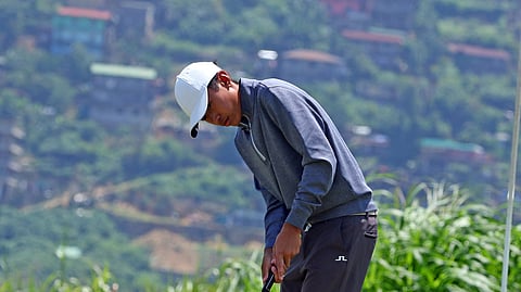 TRISTAN Padilla rolls in a putt en route to an even-par 72 in the opening round of the boys 15-18 class of the JPGT Luzon Series 3 at Pinewoods 
Golf and Country Club in 
Baguio City. 