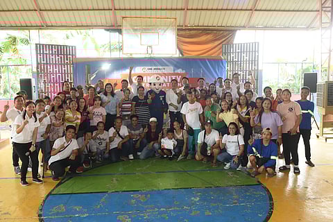 One Meralco Foundation’s Household Electrification Program has benefited 255 residents of Doña Remedios Trinidad, Bulacan. Seen in photo are the beneficiaries together with the volunteers from Meralco’s Sta. Maria Business Center and Plaridel Sector and the local government of Doña Remedios Trinidad.