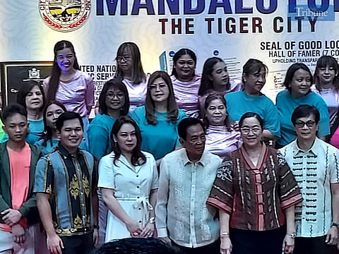 TRIBUNE-abalos-familiyphoto