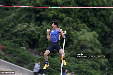ERNEST John Obiena gets to test his mettle in the Meeting de France against the same field he will go up against in the Paris Olympics.
