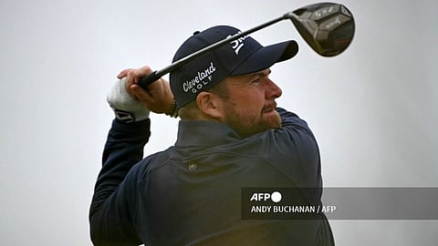 Lowry Leads as McIlroy and Woods Struggle at British Open