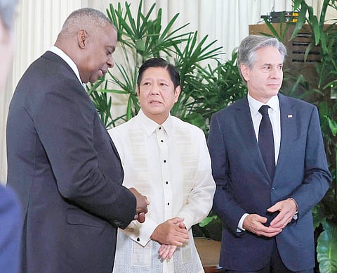 Nakipagpulong si Pangulong Ferdinand Marcos Jr. kina U.S. Secretary of State Antony Blinken at Secretary of Defense Lloyd Austin sa isang joint courtesy call sa Palasyo ng Malacañang para sa 4th Philippines-U.S. Foreign and Defense Ministerial Dialogue. Ang 2+2 na pagpupulong ay magbibigay-diin sa pagtatanggol at seguridad at kooperasyong pang-ekonomiya ng dalawang bansa at higit pang palakasin ang kanilang alyansa.