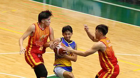 TIMOTHY Matias slices through the heart of the Central Luzon defense to power NCR to an 86-71 win over Central Luzon in the final of the secondary boys’ basketball event of the 64th Palarong Pambansa.   