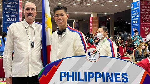 Former Philippine Sports Commissioner Ramon Fernandez praised Obiena for making the country proud.