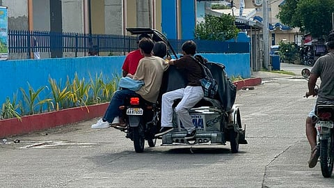 Passengers risk lives on National Highway in Badoc, Ilocos Norte