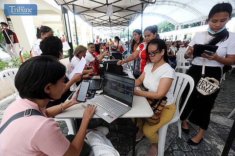 LOOK: Quezon City Mayor Joy Belmonte signs an ordinance establishing guidelines for the registration of nano-entrepreneurs, such as sari-sari stores and carinderias, to streamline the regulatory process and facilitate easier compliance with local regulations. At its launch at the Quezon City Hall, Quezon City residents line up to register on Friday, 9 July 2024.