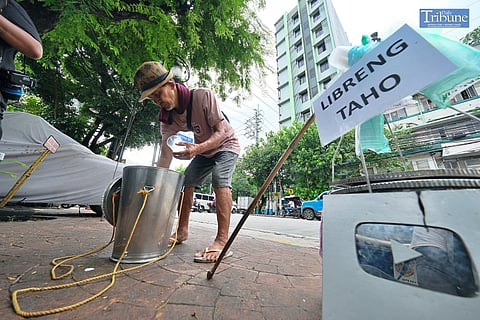 LOOK: Taho vendor and vlogger Gimmy Conos roams around Manila with his YouTube Creator Award plaque while selling and giving away taho on Saturday, 10 August 2024. He shared that his vlogging has already earned him at least P200,000. Conos added that he gives away taho for free to those less fortunate as a way to help others, while still caring for his family. 