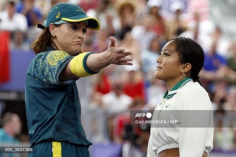 LAustralia's Rachael Gunn (L), known as Raygun gestures next to US' Logan Edra, known as Logistx, during their battle as part of the Women's Breaking dance Round robin of the Paris 2024 Olympic Games at La Concorde in Paris, on August 9, 2024.
