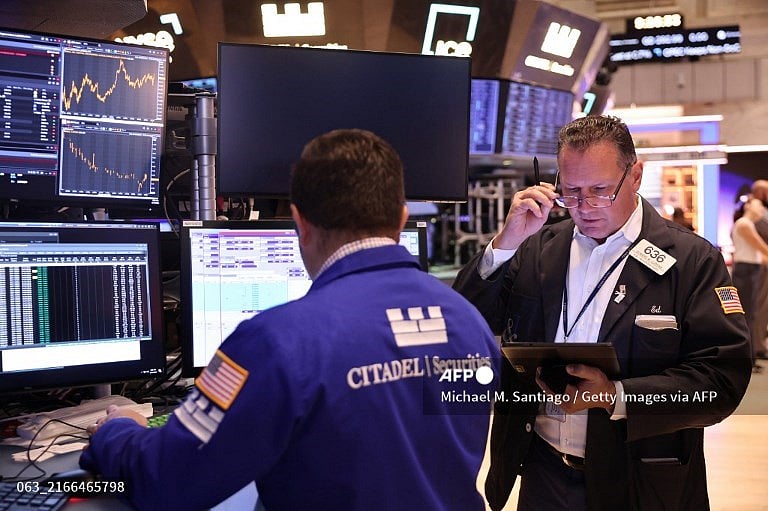 Asian stocks build on gains ahead of US inflation data