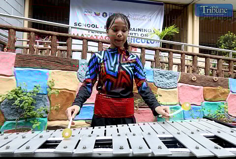 TRIBUNE-08-13-24-girl-on-lyre