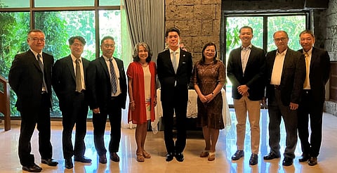 [R-L] Counselor and Consul Makino, Mr. Stephen Querico A. Buñi – President, Manila Central Luzon Nippi Association, Inc., Congressman Tsuyoshi Anthony G. Horibata, Dr. Ines Yamanouchi P. Mallari – President, Philippine Nikkei-jin Kai Rengokai Inc., Ambassador Endo Kazuya, Ms. Margarette Sabando Lumauag – President, Palawan Nikkeijin Kai, Mr. Rodolfo Watanabe Toledo – President, Negros Occidental Filipino Japanese Descendants Association, Inc., Minister and Consul General Hanada Takahiro, First Secretary and Consul Kurihara