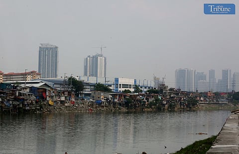 (FILE) Smog is seen blanketing a building in Pasig on Monday, August 19, 2024. On Sunday night, DENR monitoring stations detected unhealthy air quality levels in certain areas of Metro Manila. This is suspected to be linked to increased vog emissions from the Taal Volcano (Photo/Analy Labor)