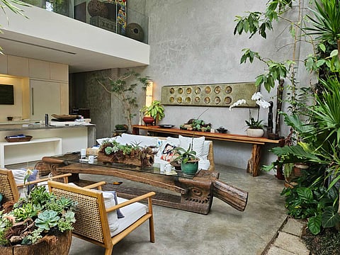 Sala with an Ifugao hagabi.