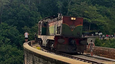 TRIBUNE-sri-lanka-train