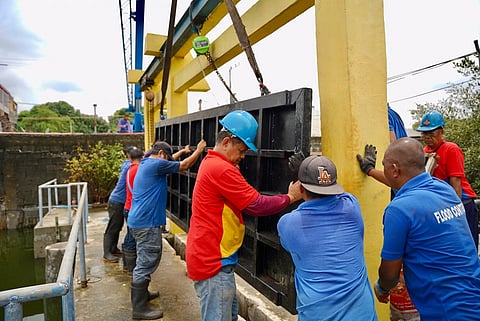 Repairing a damaged Dampalit floodgate.
