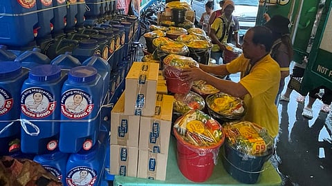 Parañaque fire victims receive aid from Bong Go 