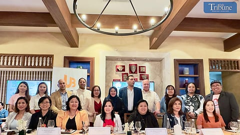 TRIBUNE-Hosts-and-attendees -of-the-Travel -Sale-Expo