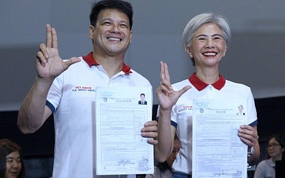 Manila Mayor Honey Lacuna (right) and Vice Mayor Yul Servo