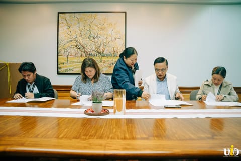 Officials of SLU sign the memorandum of agreement with Gokongwei Brothers Foundation. 