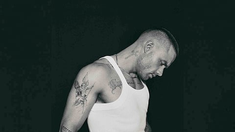 Ang sikat na boyband na One Direction ay binubuo nila Liam Payne, Niall Horan, Harry Styles, Louis Tomlinson at Zayn Malik. 