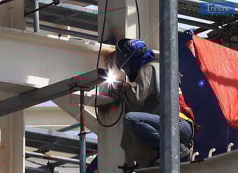LOOK: Construction workers are seen applying welding fabrication processes to join metal at the Metro Rail Transit Line 7 (MRT-7) Batasan Station on Commonwealth Avenue, Quezon City. According to the Department of Transportation (DOTr), 12 stations of the MRT-7 line in Quezon City are expected to begin partial operations by the fourth quarter of 2025. 