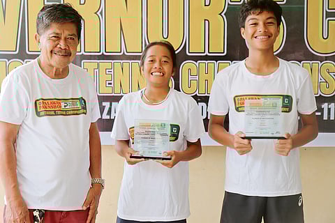 Ayl Gonzaga (center) and Pete Bandala (right) hold their trophies as they pose with Zamboanga del Sur Sports head Alfredo Cimafranca after dominating the Governor’s Cup National Juniors Tennis Championships.  