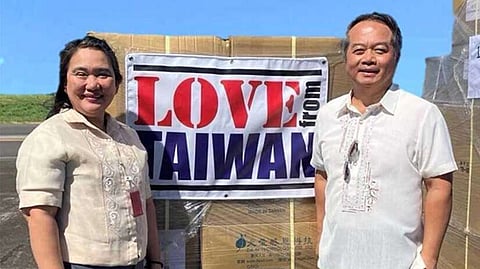 Taiwan hands over disaster relief supplies 