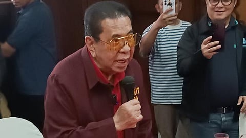 Manong Chavit' woos Cebuanos with EV push