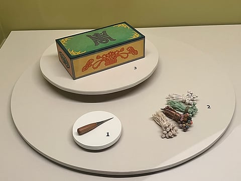 Songgot, knotted buttons and mulberry paper box.