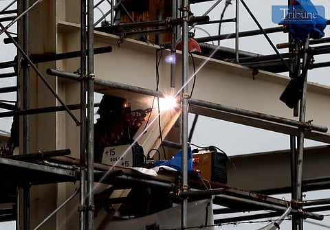 Workers weld metal for the ongoing MRT7 construction along Commonwealth Avenue in Quezon City. On Friday, the Philippine Statistics Authority reported that the country’s unemployment rate reached a two-month high of 3.9% in October, citing typhoons as a contributing factor. This represents 1.97 million jobless Filipinos, slightly higher than September’s 1.89 million but lower than last year’s 2.09 million. 