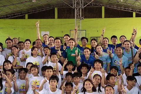 1Pacman Partylist No. 1 nominee Milka Romero and Capital1 players pose with the participants of the clinic the young entrepreneur organized in Cebu.