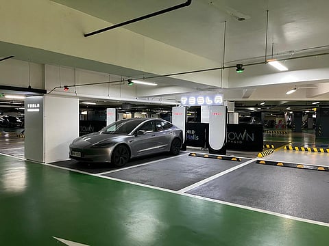 TESLA’s first-ever Supercharging station is now available at the Uptown Mall in Bonifacio City in Taguig City. 