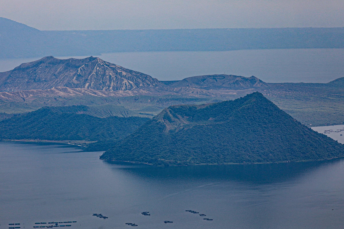 Taal Volcano Records 20 Earthquakes in 24 Hours, PHIVOLCS Maintains Alert Level 1 — image 1