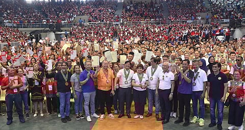 DAR distributes 194,111 land titles 