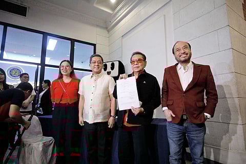 MANONG Chavit Singson files his withdrawal of candidacy at the Commission on Elections main office in Manila, stepping down from the senatorial race for health reasons. 