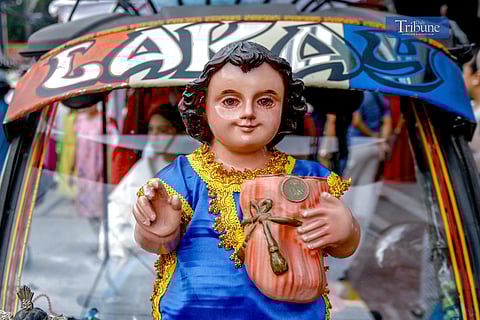 Devotees from Pandacan, Manila celebrate the yearly tradition of "Buling-buling" on 18 January, 2025. 

Buling-buling is a religious and cultural festival that takes place in Pandacan, Manila, Philippines. It's a street dance celebration that honors the patron saint of Pandacan, Santo Niño. The festival is held annually on the third Saturday of January.