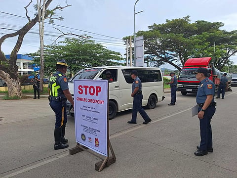 (FILE PHOTO) COMELEC checkpoint. Law enforcement officers conduct inspections at a designated checkpoint in Puerto Princesa to enforce the gun ban and ensure security ahead of the May 2025 elections. 