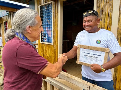 UN Philippines resident coordinator Gustavo Gonzalez (left) shares a light moment with Eddie Alibasa Amad, one of the 12 recipients of housing units turned over under the Huy-anan nan sa Bajau sa Surigao Project. 