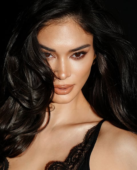 Pia Wurtzbach dazzles in her latest profile photo