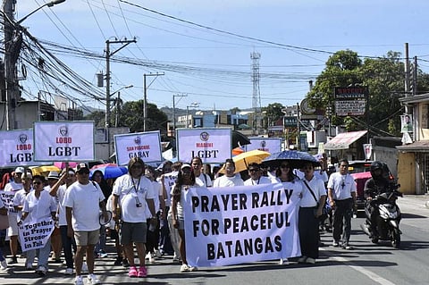 Thousands join prayer rally for a peaceful Batangas
