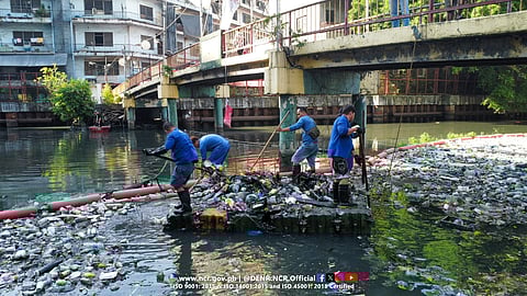 ESTERO rangers cleaning up Magdalena Creek in Binondo, Manila on 17 January. 
