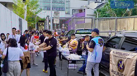 Commuters surprised with freebie breakfast from do-gooders in Sampaloc Manila