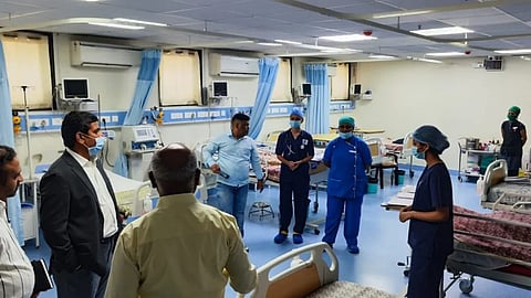 Pune Municipal Corporation Commissioner and Administrator Dr. Rajendra Bhosale visited Kamala Nehru Hospital to review the various measures being implemented to prevent GBS disease. He also gave instructions to the concerned parties regarding further actions.