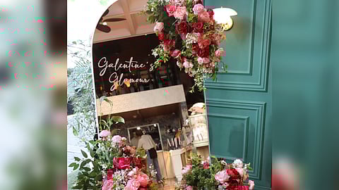 The on the radar venue was transformed into a chic and romantic setting with a curated palette of deep reds, soft beiges and delicate pinks.