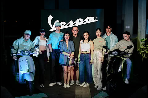 Autohub Group president Willy Tee Ten (center) joins the launch of the New Vespa Sprint Tech, showcasing its modern design and cutting-edge features alongside models and brand representatives.
