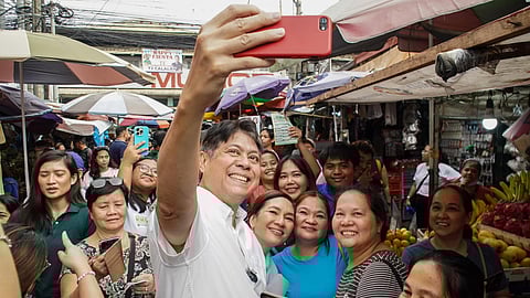 Kiko Pangilinan joins the 'Sobrang Latina' trend
