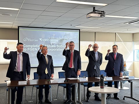 Officials of First Gen Corporation and Tokyo Gas Co. Ltd. celebrate Tokyo Gas’ acquisition of a 20% stake in FGEN LNG Corporation. Pictured (from left) are Victor Emmanuel B. Santos Jr., First Gen Executive Vice President; Toshihide Kasutani, Tokyo Gas Executive Vice President; Francis Giles B. Puno, First Gen President and COO; Emmanuel Antonio P. Singson, First Gen Executive Vice President, CFO, and Treasurer; and Vincent Martin Villegas, FGEN LNG President and COO. FGEN LNG, a First Gen subsidiary, operates an LNG terminal at the First Gen Clean Energy Complex in Batangas City. Tokyo Gas, Japan’s largest natural gas utility, makes its first overseas LNG terminal investment with the acquisition.
