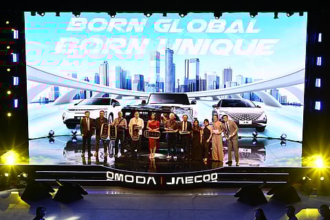 Omoda & Jaecoo Philippines executives turn over keys to the brand’s first Filipino buyers.