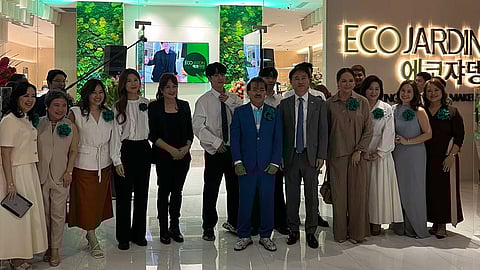 Special guest Charo Santos-Concio (fourth from right) joined ECO Jardin owner Grace Uy (thrid from left) and other representatives at the opening of the Korean luxury salon.
